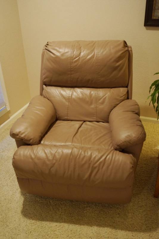 lot 1430 image: Very Nice Leather Rocker Recliner (the one on the left) Matching Recliner on Lot #1431