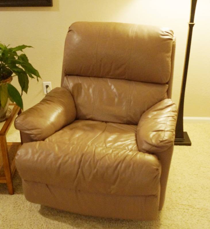lot 1431 image: Very Nice Leather Rocker Recliner (the one on the right) Matching Recliner on Lot #1430