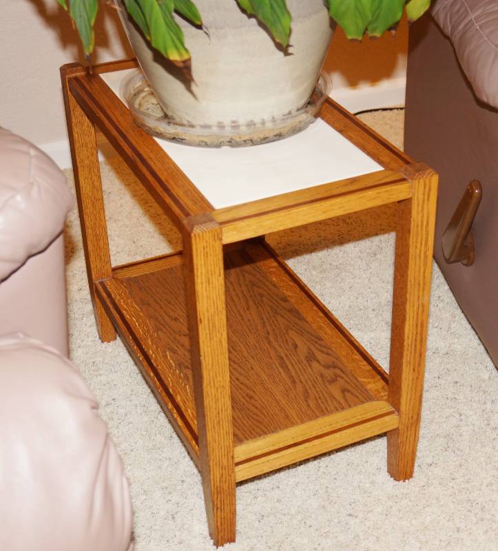 lot 1433 image: Cute, Oak Side Table - topped with white tile - Nice