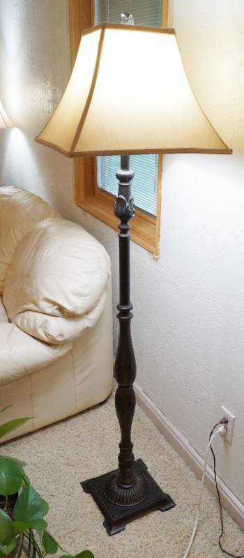 lot 1451 image: Nice Floor Lamp
