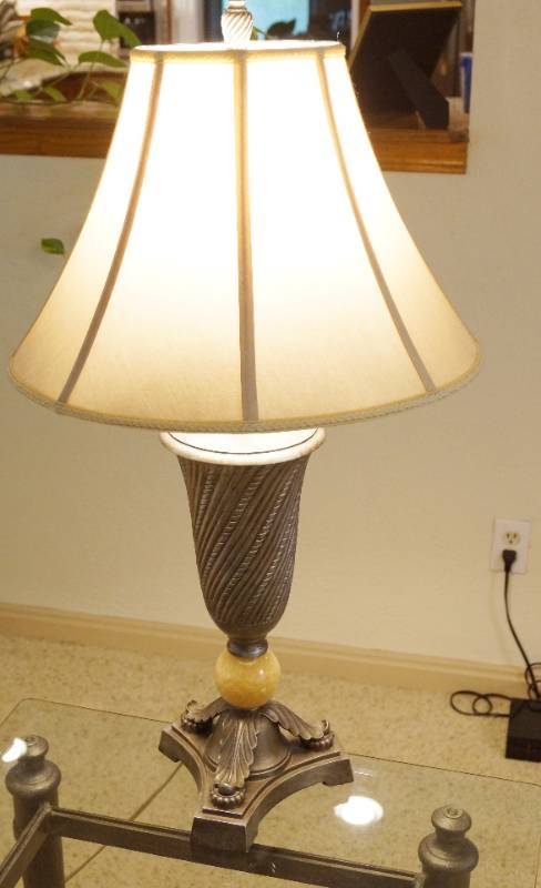 lot 1456 image: Pair of Table Lamps - Very nice, very clean- Very Stylish