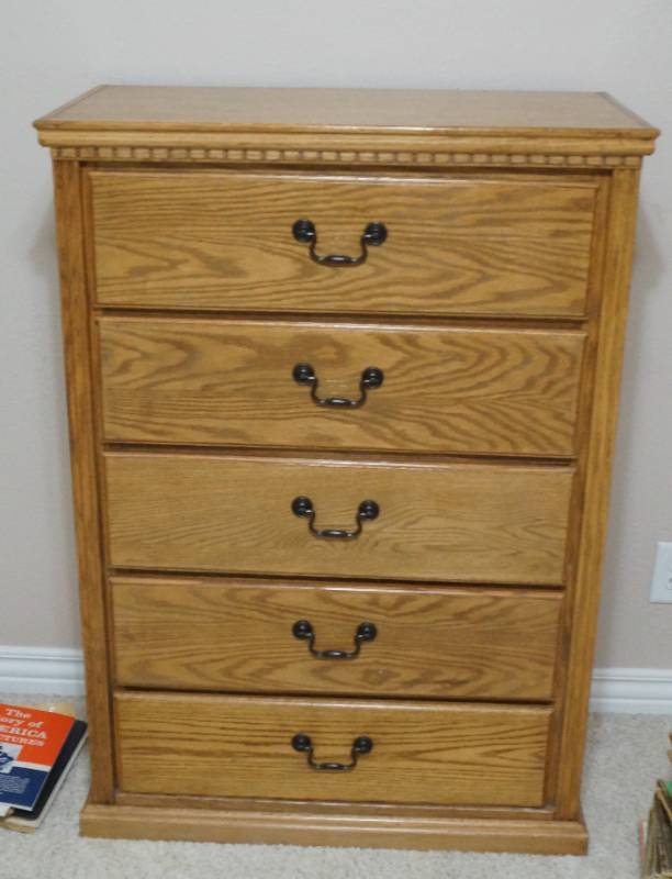 lot 3110 image: Chest of Drawers- see pics for measurements