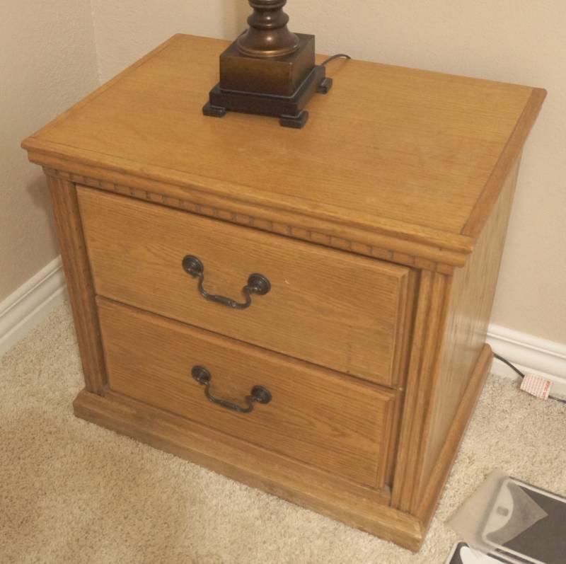 lot 3111 image: Night Stand - see pics for measurements
