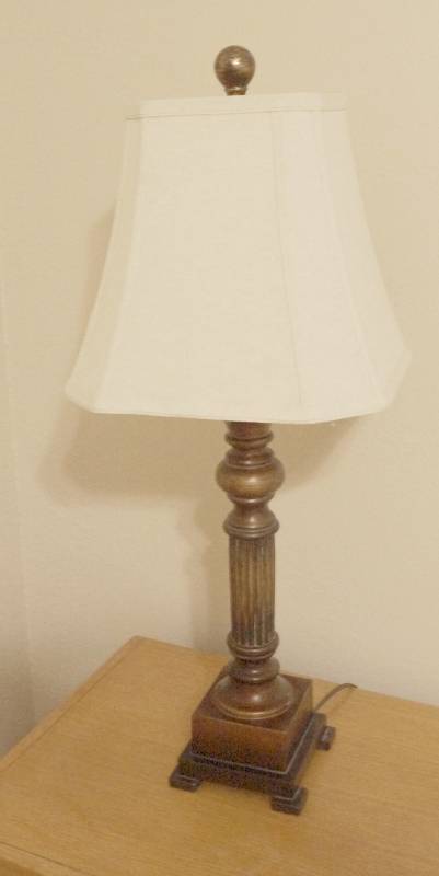 lot 3128 image: Nice table lamp