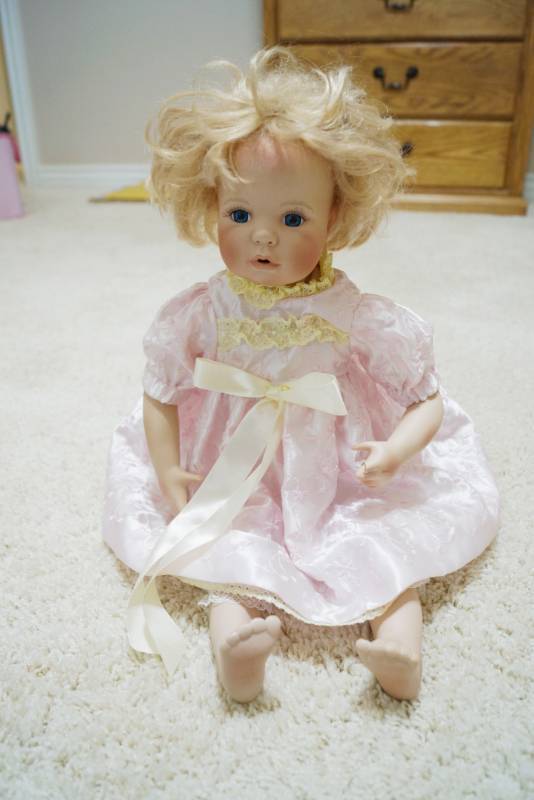 lot 3136 image: Porcelain Baby Doll - numbered - SO PRECIOUS
