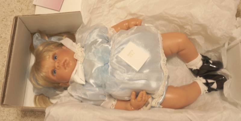 lot 3139 image: Lee Middleton Original - Sweet Baby Doll - Model 00439 - Party Girl NEW - Still fastened In original box with accessories