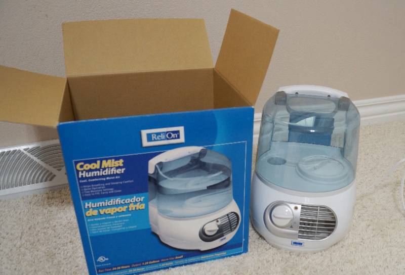 lot 3142 image: Cool Mist Humidifier in original box