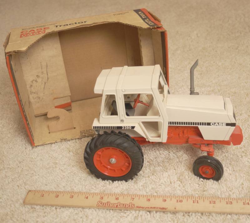 lot 3145 image: ERTL Toys CASE Tractor - 116 Scale Blueprint Replica - Stock number 268 in original box