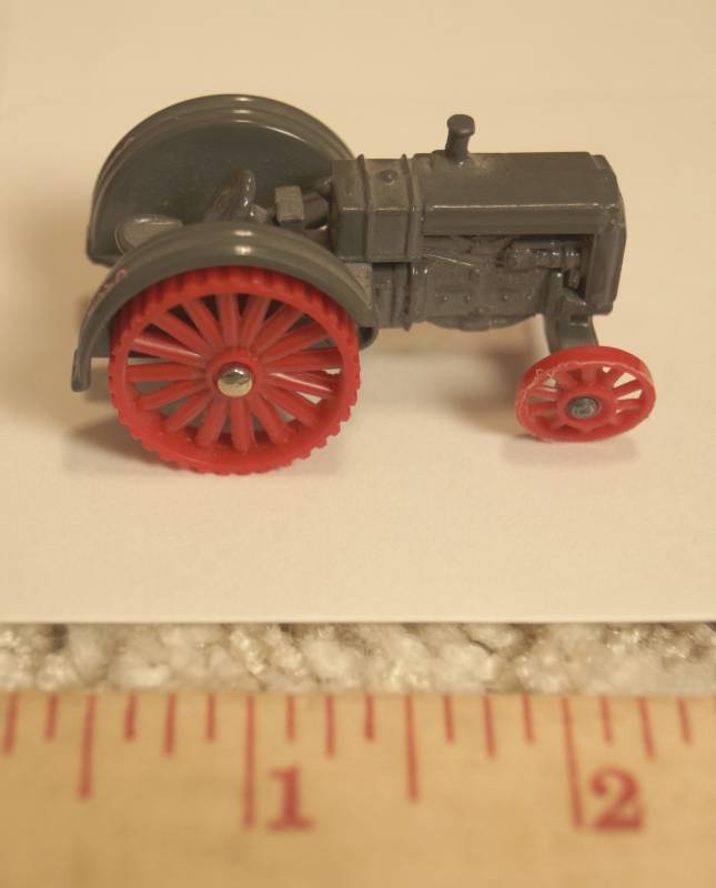 lot 3147 image: Tiny Die Cast Metal CASE Tractor - SO CUTE and COLLECTIBLE