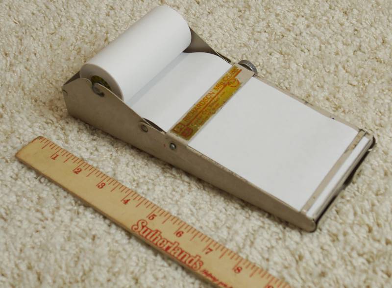 lot 3165 image: Vintage Note Taking Paper Roll Holder - A great desk piece