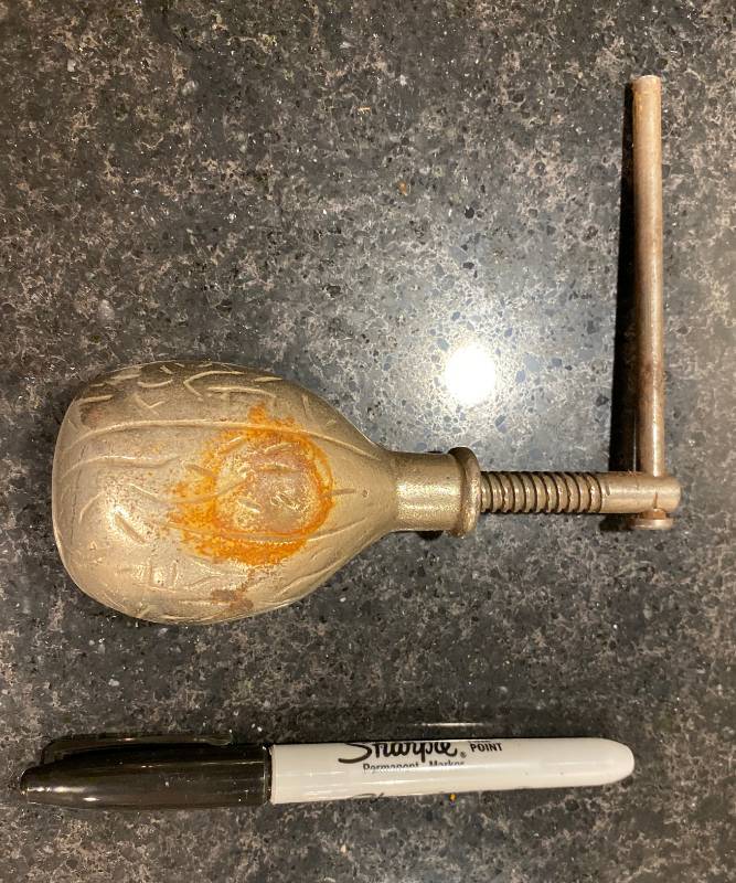 lot 3346 image: Vintage Metal Vise-Style Nut Cracker