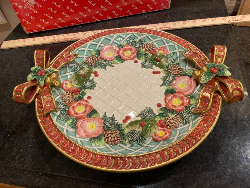 lot 3349 image: FITZ & FLOYD Christmas Wreath Platter - Excellent Condition with original Box - Highly Collectible 1996