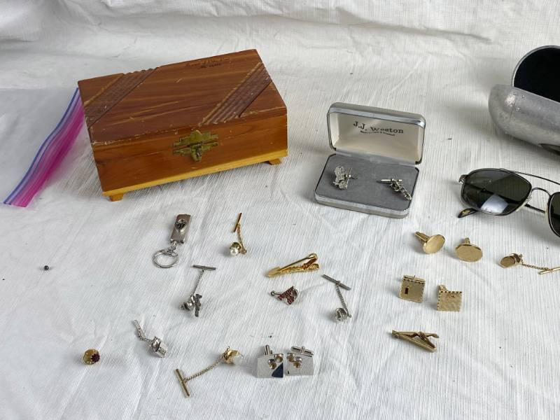 lot 3376 image: Lot of Mens Accessories - Cuff links, Tie Tacks Sunglasses and more