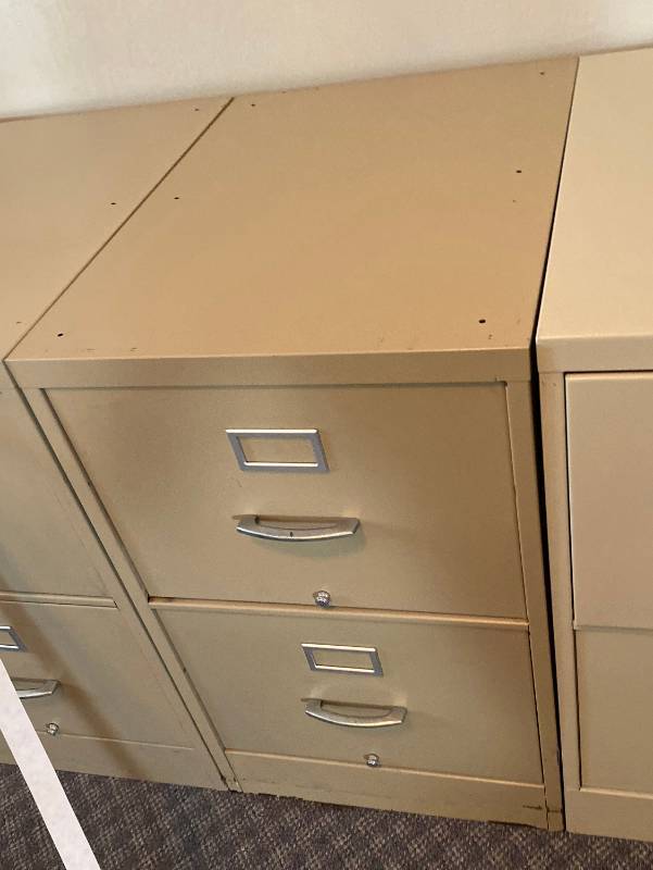 lot 3410 image: Metal File Cabinet - Very Clean - Time to get organized - no keys