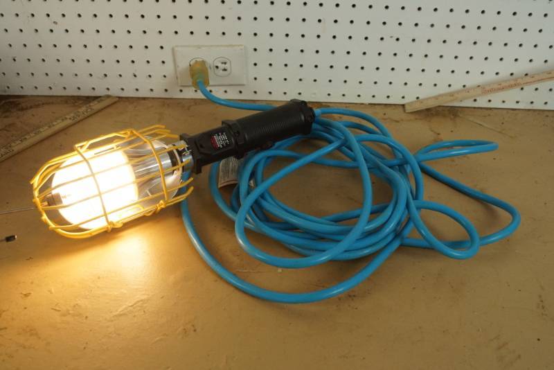 lot 1576 image: Nice Shop Drop Light - Works