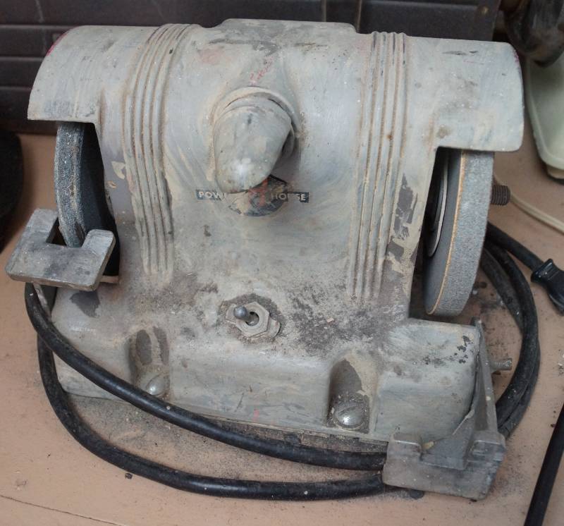 lot 1572 image: Bench Grinder - works