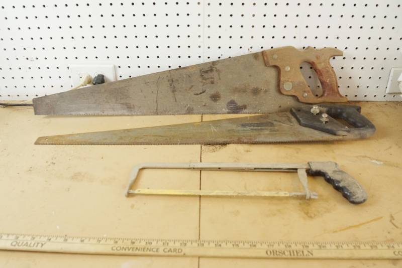 lot 1563 image: Lot of 3 Hand Saws - some could be vintage See pics