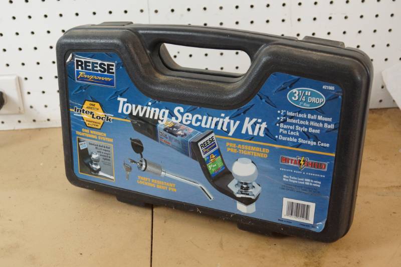 lot 1562 image: Towing Security Kit - REESE - 3-14 Drop - 2 Ball w KEYS and LOCK in CASE