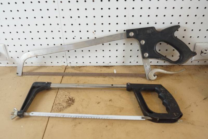 lot 1561 image: Lot of 2 Hack Saws