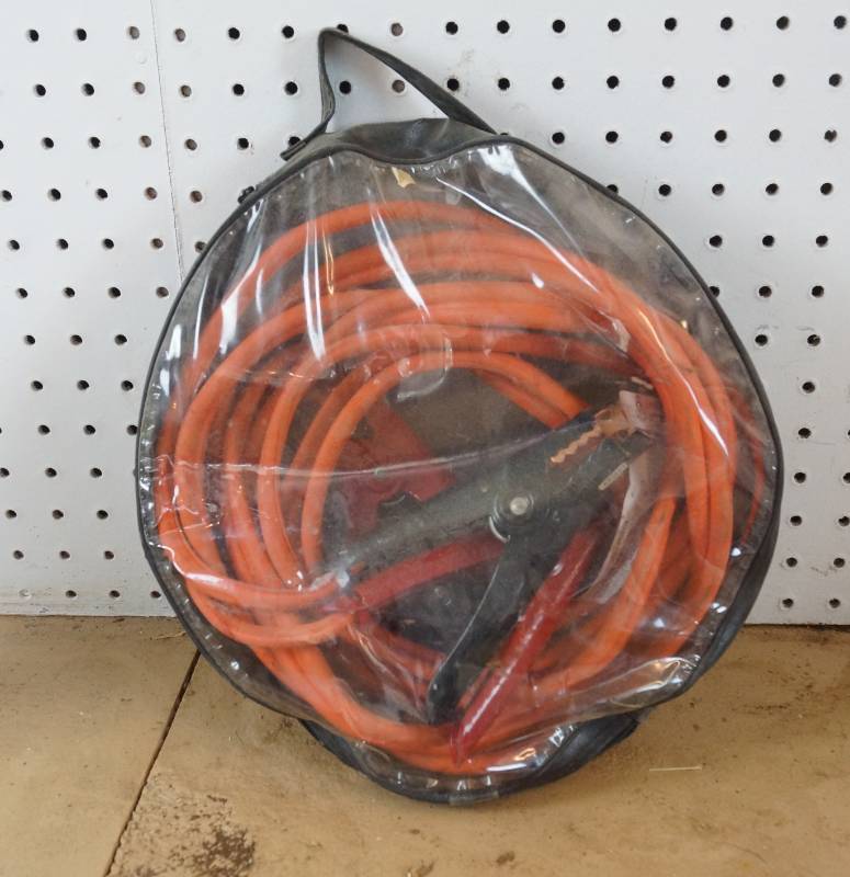 lot 1559 image: Nice Set of Jumper Cables in a Carry Bag for your car - Get prepared for Winter