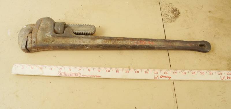 lot 1550 image: RIDGID Pipe Wrench - BIG Over 21 long