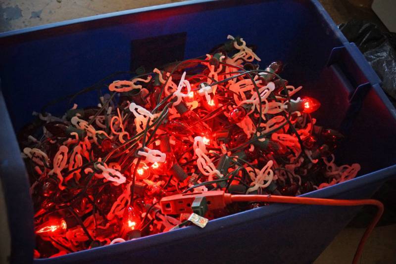 lot 1517 image: BIG TUB of Christmas Lights with roof clips on them - READY to hang - Deck the Halls