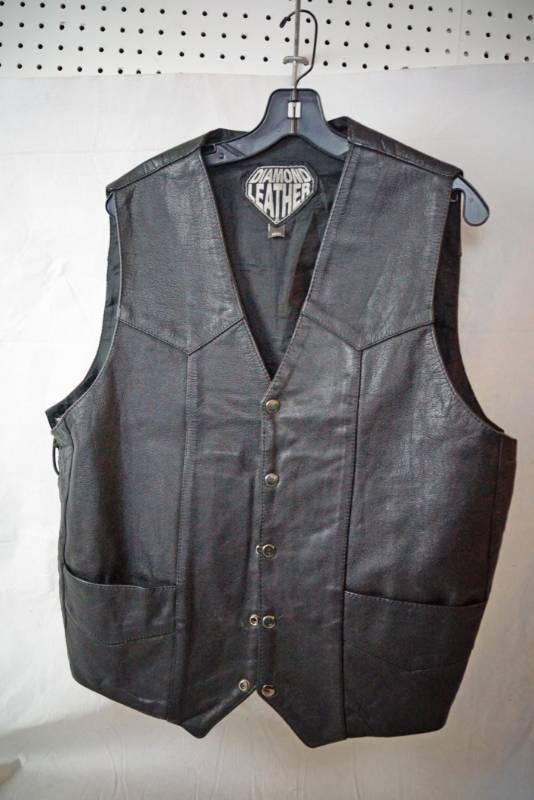 lot 1511 image: Leather Riding Vest -DIAMOND LEATHER - Size XXXL - Very nice Like New