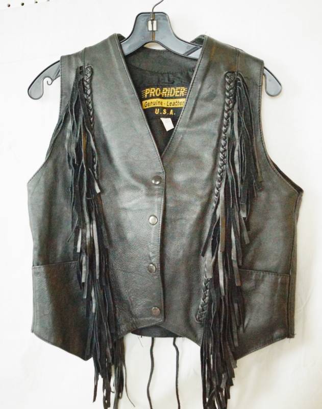 lot 1510 image: Leather Fringed Riding Vest - PRO-RIDER Size Medium - NICE