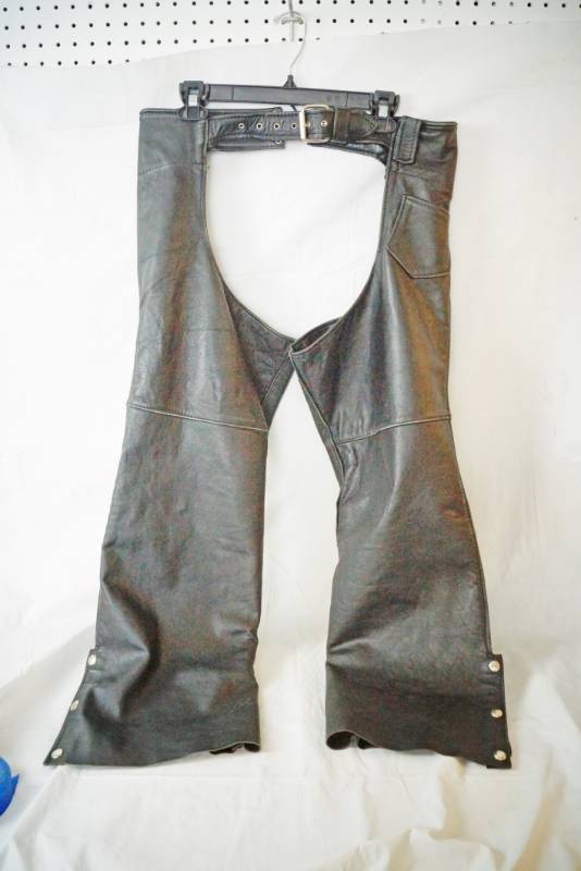 lot 1509 image: Mens Leather CHAPS - Universal Rider - Size Large - good condition