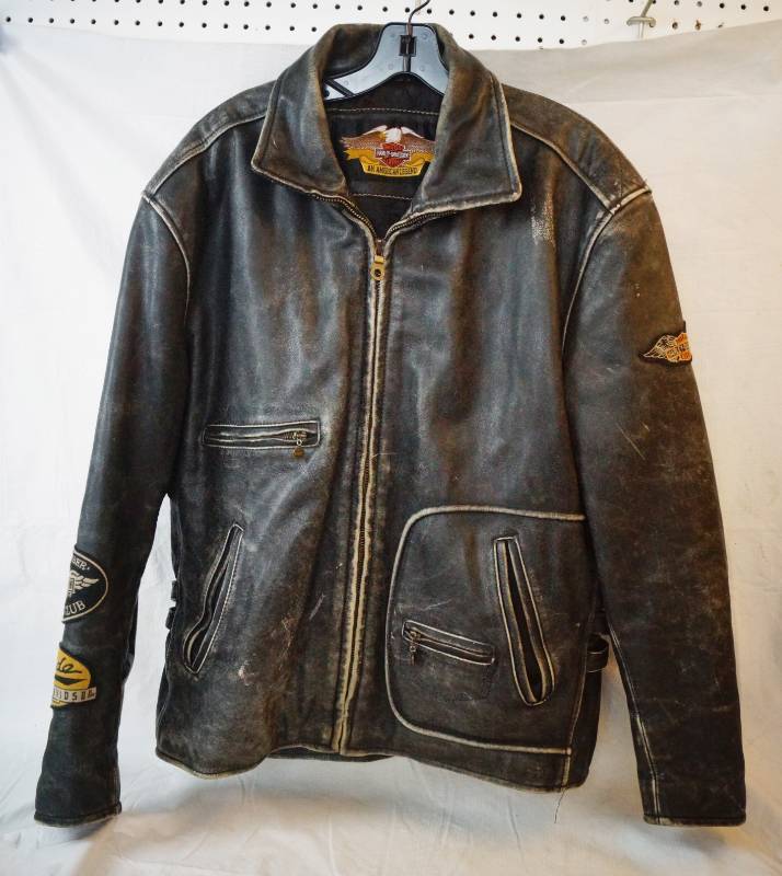 lot 1504 image: Mens - Distressed Leather - HARLEY DAVIDSON Riding Jacket w patches - Size XL nice and soft