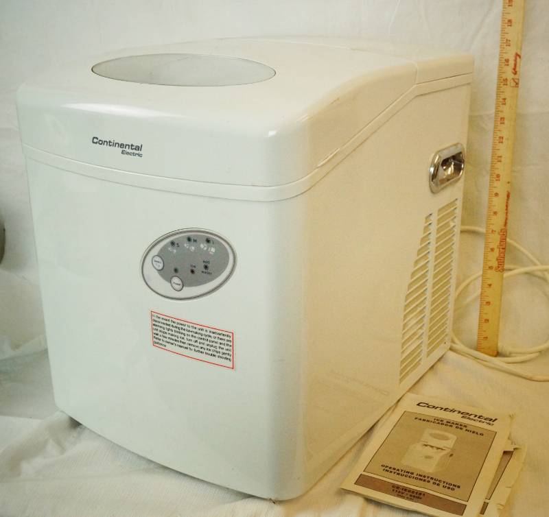 lot 1498 image: ICE MACHINE - Countertop - Continental Electric - rarely used w manuals - dusty from storage - worked before put in storage