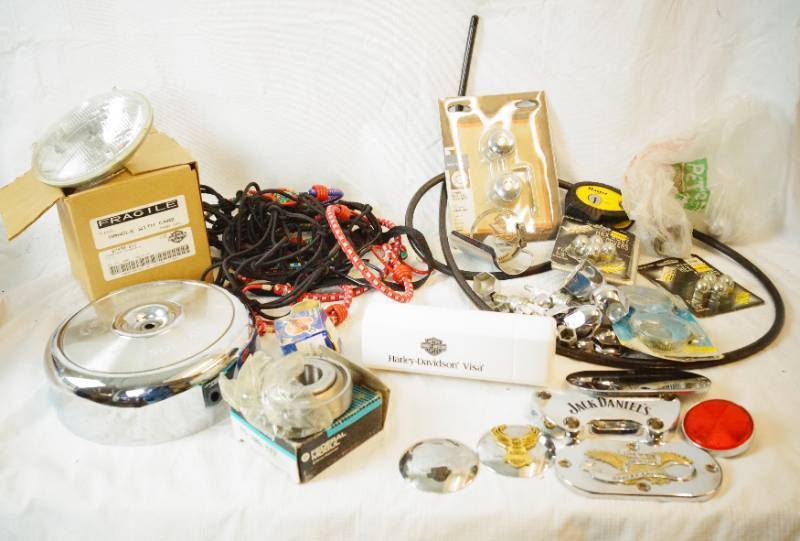 lot 1482 image: Lot of Harley Davidson Accessories, Replacement Parts and other items - see pics