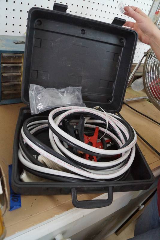 lot 1598 image: Nice Jumper Cable Kit - Great and handy for winter