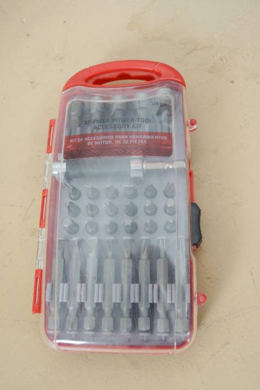 lot 1589 image: 32 Piece Power Tool Kit - New in unopened Case Sockets, Extension Bar Screwdriver Bits