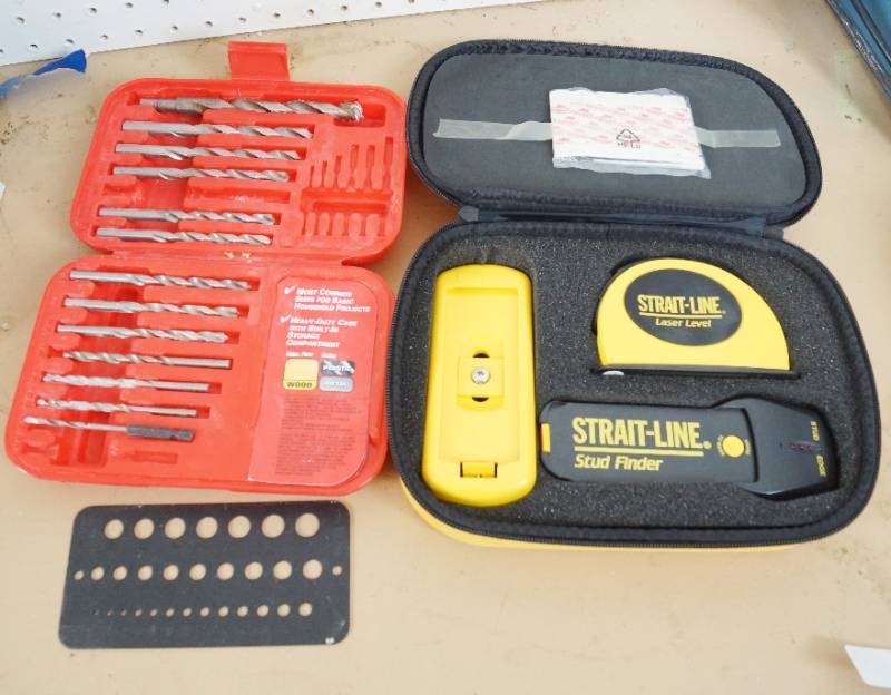 lot 1588 image: Strait-Line Stud Finder in Case and Drill Bit Set