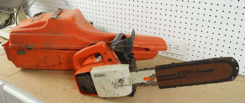 lot 1581 image: Stihl Chain Saw w Case- Ran when used last fall before being put into storage