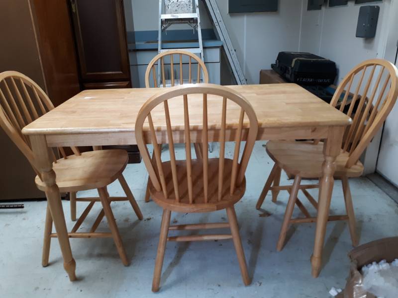 Maple Dining Table And Windsor Back Chairs Set