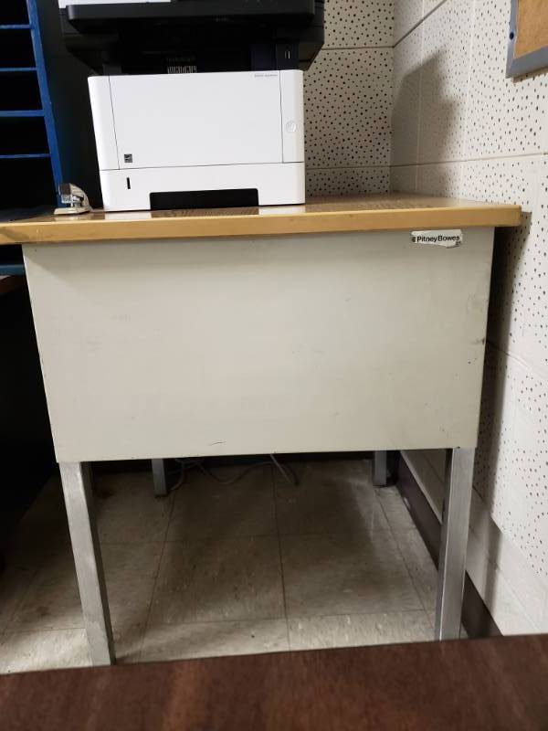 lot 10093 image: Metal Single Desk  Workstation