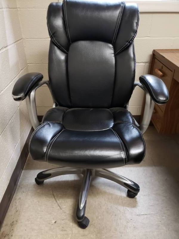 lot 10109 image: Black Pleather Rolling Office Chair