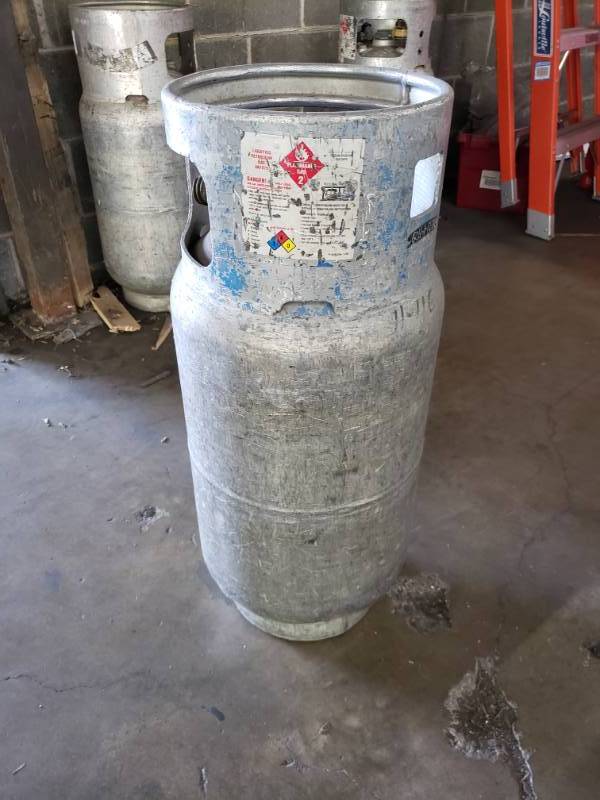 lot 10140 image: Metal Gas Canister