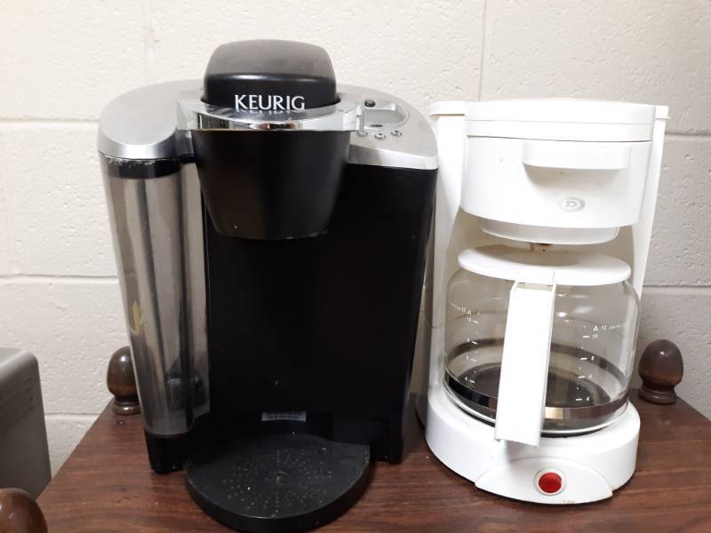 lot 10086 image: Keurig and White Coffee Pot