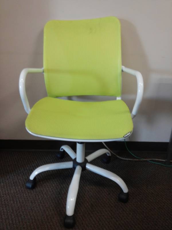 lot 10034 image: Lime Green Rolling Office Chair