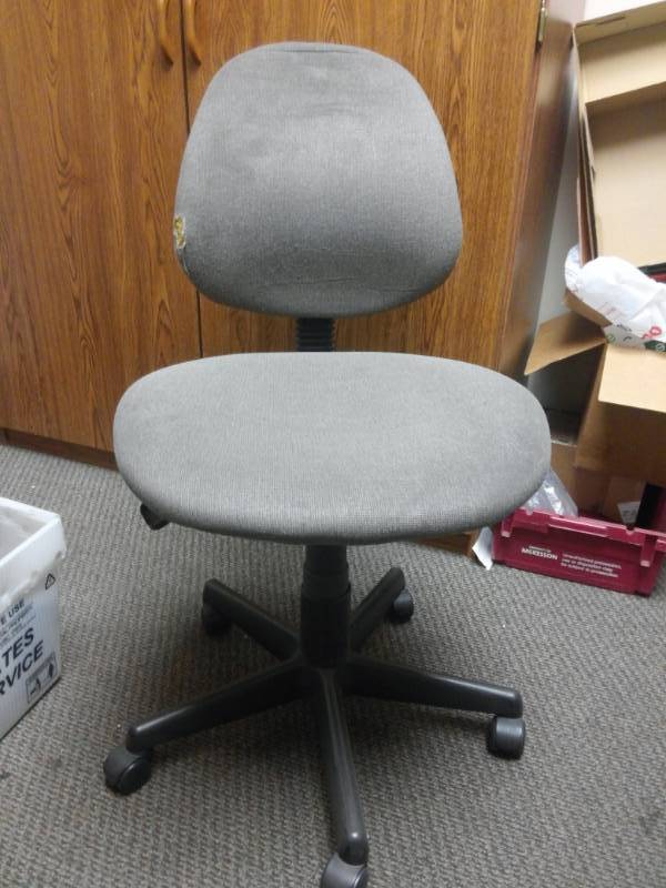 lot 10050 image: Grey Upholstered Rolling Task Chair