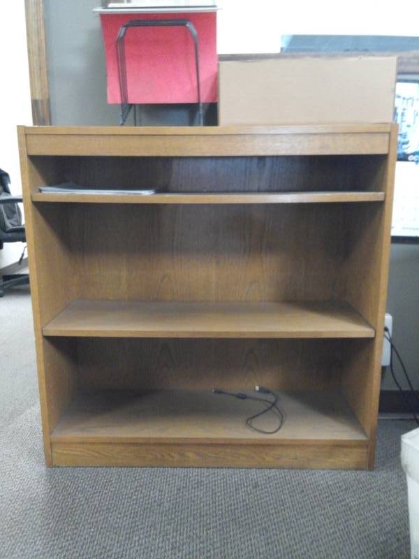lot 10057 image: 3 Shelf Book Case  Shelf Unit