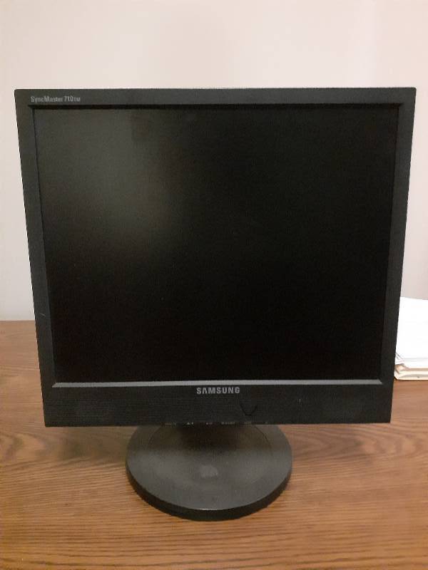 lot 10114 image: Samsung SyncMaster 710tm Monitor