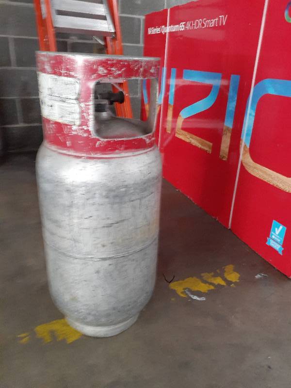 lot 10139 image: Metal Gas Canister
