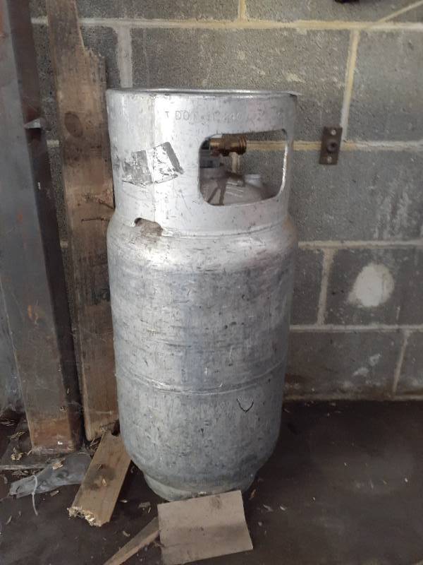 lot 10142 image: Metal Gas Canister