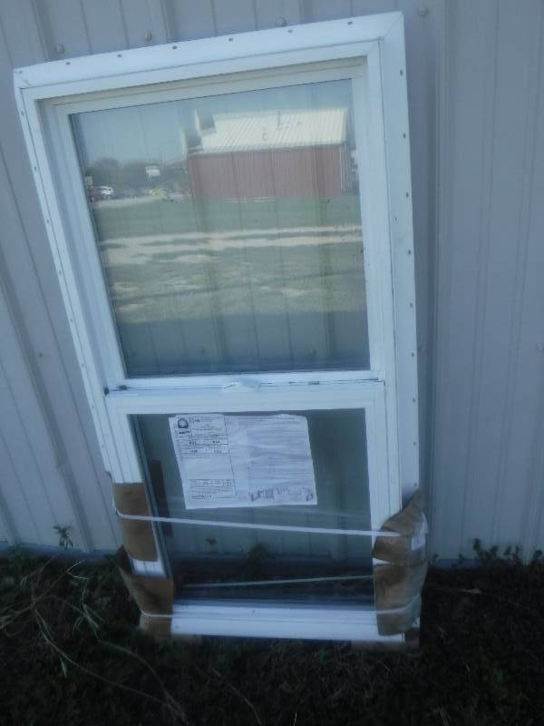 lot 6508 image: MI Windows and doors brand 23 12 x 47 12 Vinyl window 2