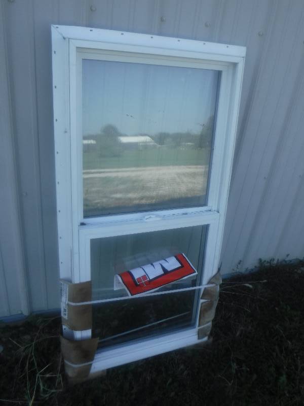 lot 6509 image: MI Windows and doors brand 23 12 x 47 12 Vinyl window 3