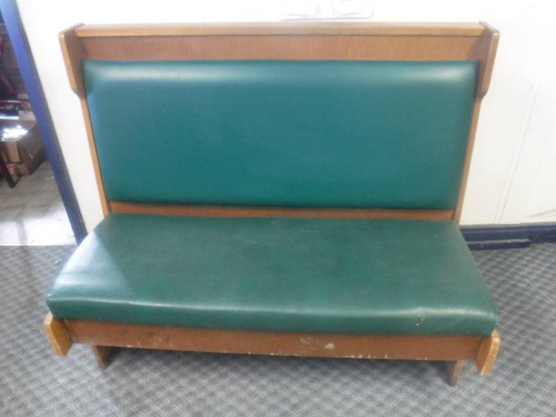 lot 6512 image: Green restaurant booth